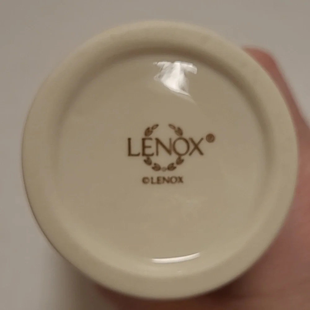 Lenox Daffodils in Bloom Bud Vase with Gold Trim
